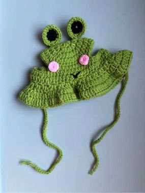 NWOT Handmade Crochet Frog Bucket Hat for Pets: Cat, Small Dog or Rabbit Costume